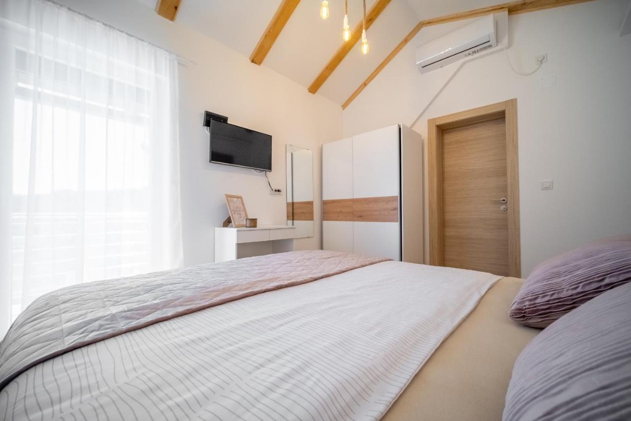 Villa Nesa - Beautiful Guest House At Continental Croatia With Outdoor Swimming Pool, Sauna And 3 Bedrooms Plaški 외부 사진