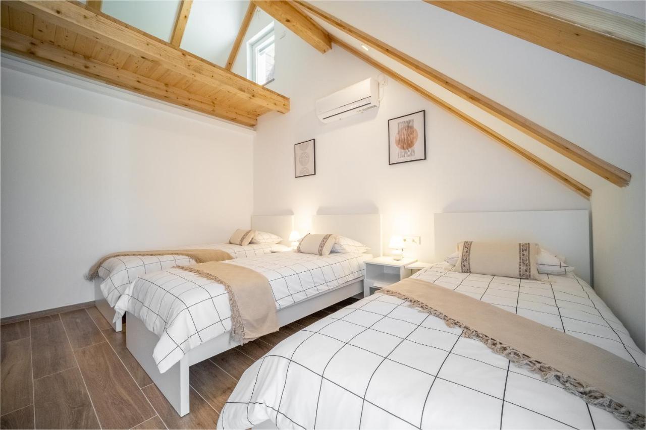 Villa Nesa - Beautiful Guest House At Continental Croatia With Outdoor Swimming Pool, Sauna And 3 Bedrooms Plaški 외부 사진