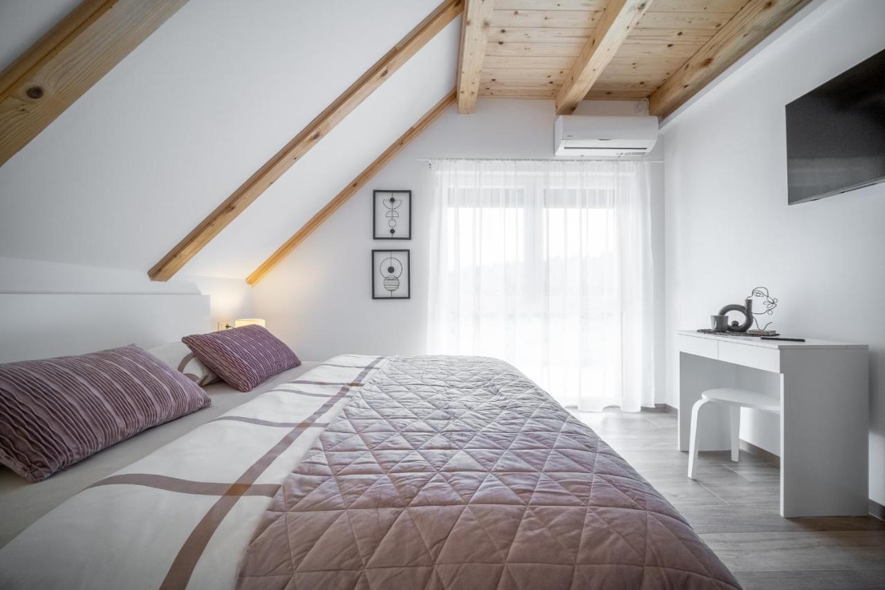 Villa Nesa - Beautiful Guest House At Continental Croatia With Outdoor Swimming Pool, Sauna And 3 Bedrooms Plaški 외부 사진